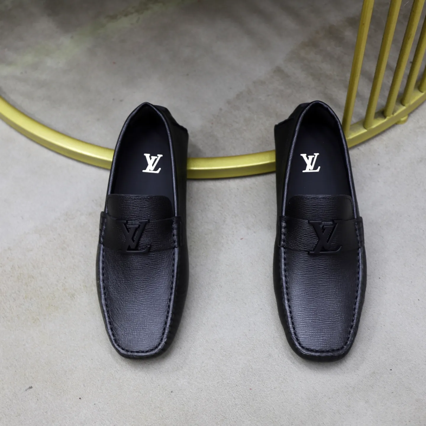 Ex-factory price: 480💰【LV】Louis Vuitton ⚠️High-end men’s driving and pedal series ⚠️38-44 (customized for 45) ⚠️All original cowhide leather! Thick and soft! Made entirely of calfskin lining! Rubber sheet anti-slip beanie sole! Three-dimensional package technology! Fashionable and classic! Handicrafts! Original high quality! Feel free to compare!